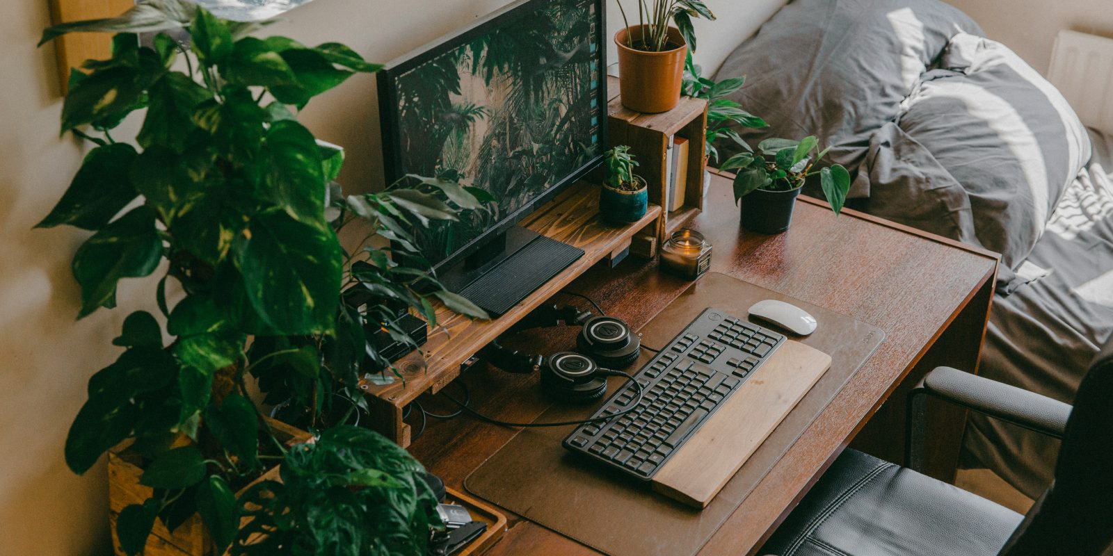 Desktop creative workspace — Midjourney and ChatGPT prompt packs for niche sellers