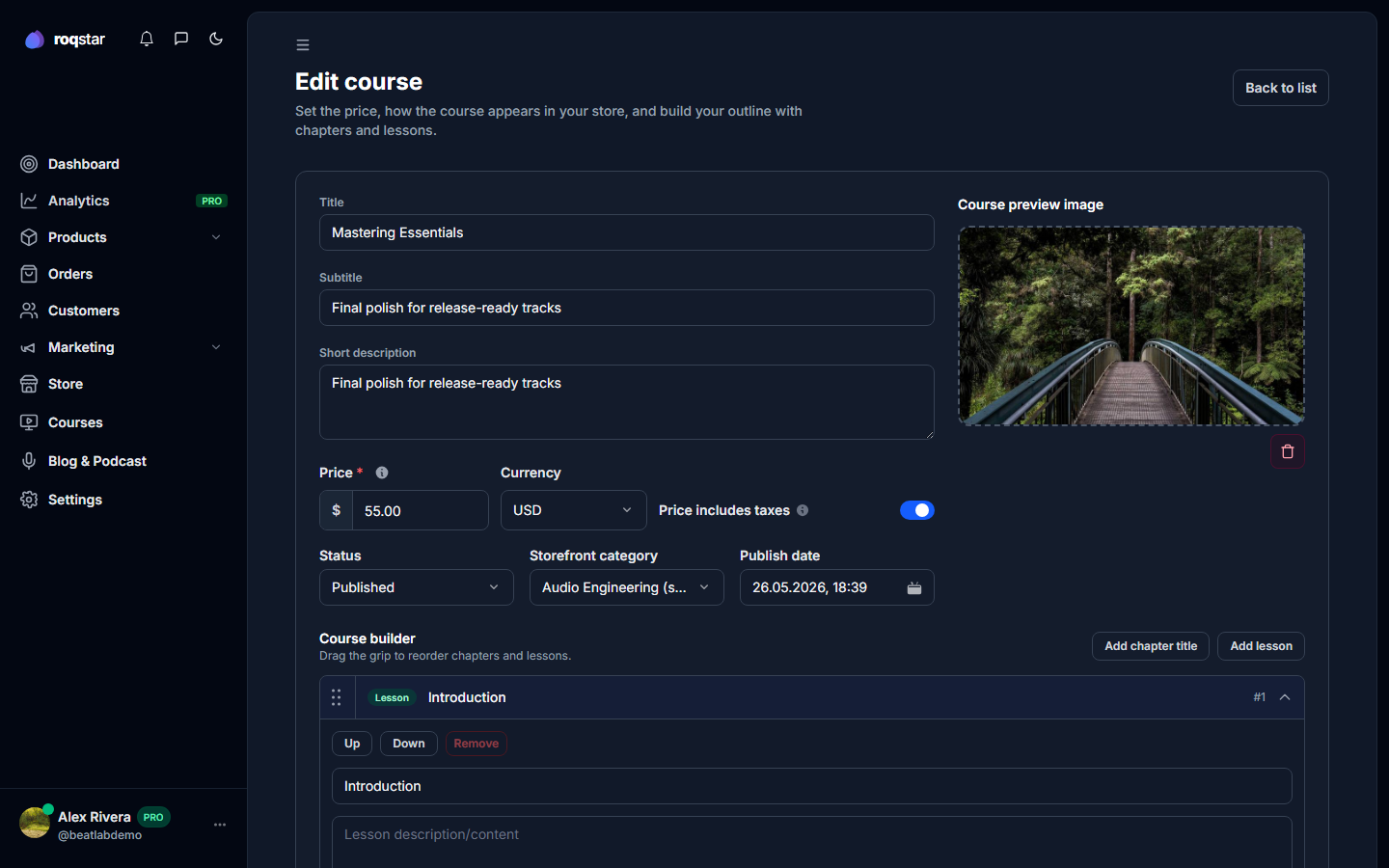 Course editor with lessons sidebar.